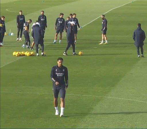 1701437106742089749.jpg 1701437092.jpg